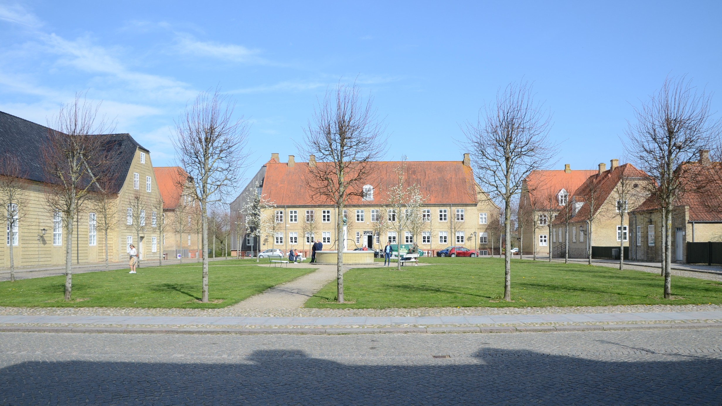 Grev Zinendorfs Plads i det centrale Christiansfeldt.