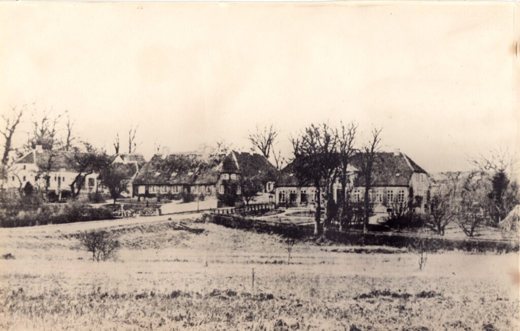 Slotsbakken set op mod apoteket - ca. 1900